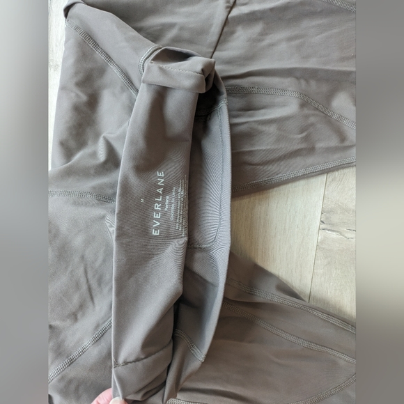 Everlane Perform legging (with pockets) - Picture 3 of 7